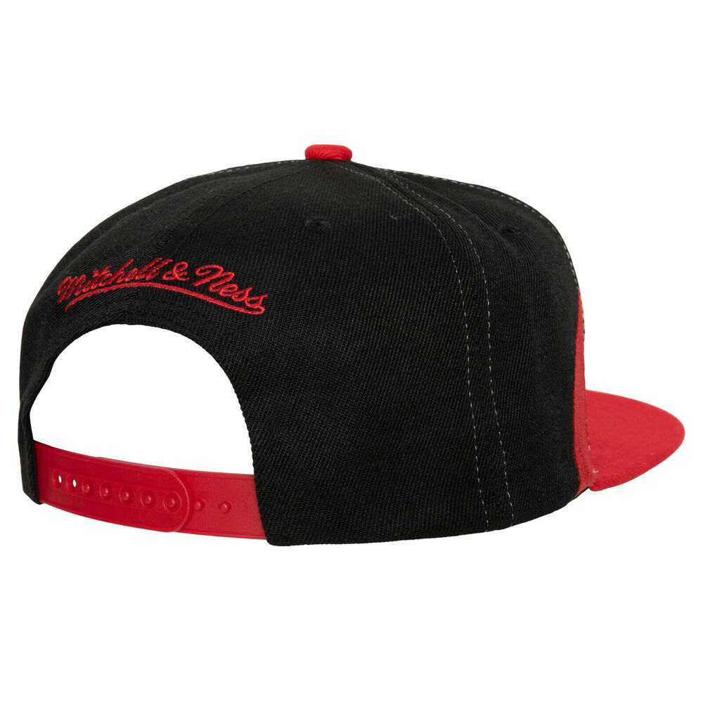 Mitchell & Ness Chicago Bulls NBA Sharktooth HWC Red/Black/Green UV Snapback Hat - Picture 2 of 3